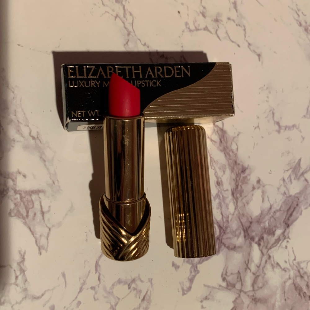 Elizabeth Arden Lipstick in Matte Velvet
